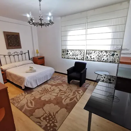 Piso Zamora 公寓 比戈
